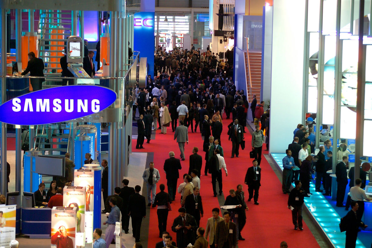 Geneva: Exhibition hall, Samsung showed off its first 3G mobile phone, comparable in size to second-generation phones